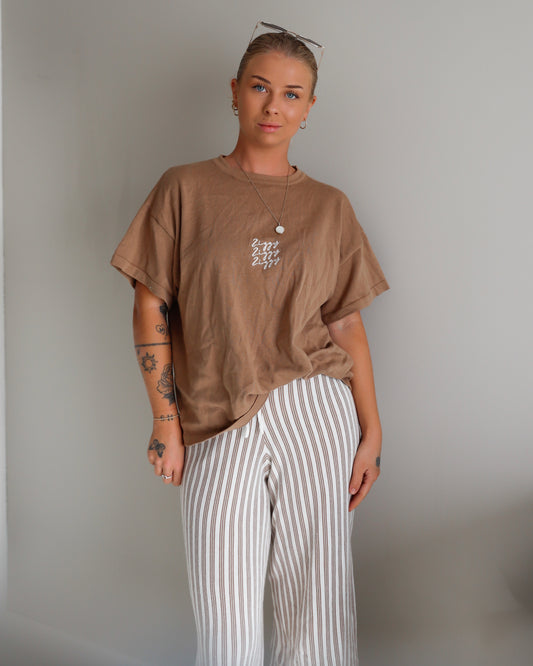 SIGNATURE TEE | MOCHA (WOMEN'S)